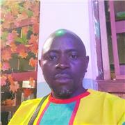 Professeur de maths des collèges et titulaire d'une Licences en Mathématiques Appliquées.